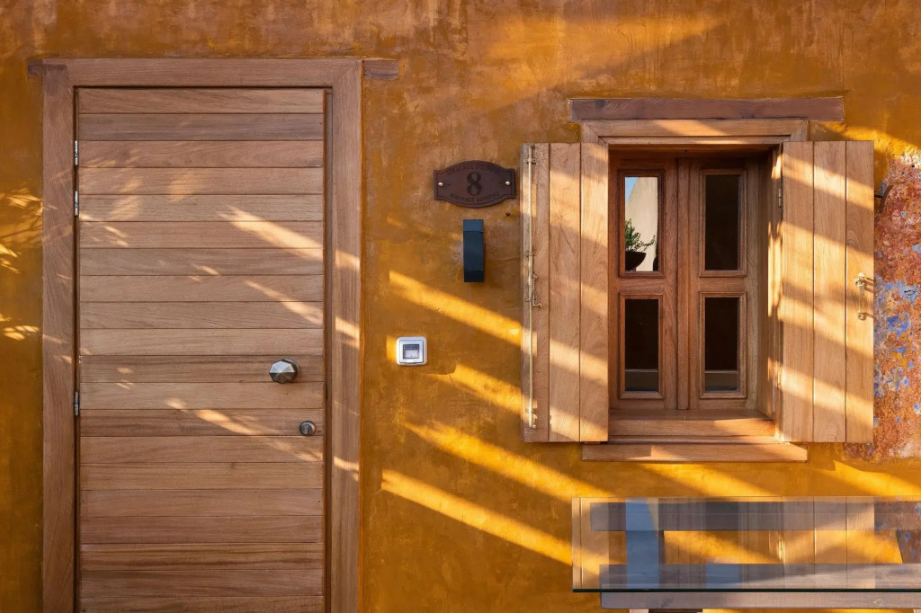 10GR Boutique Hotel & Wine Bar