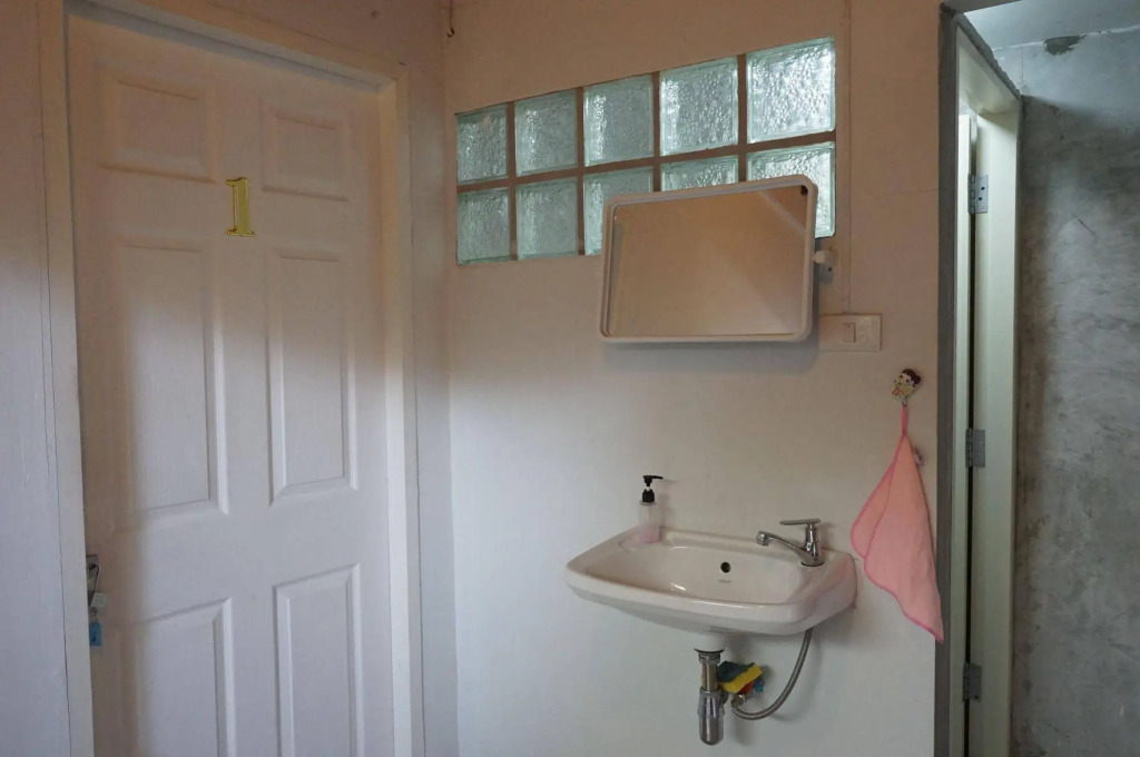 Baan Park Raak Backpacker Hostel
