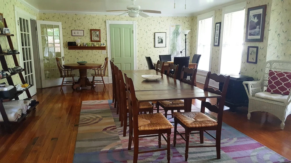 Hummingbird Inn
