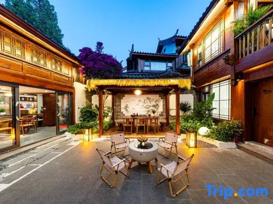 Xinyue·Mid villa Designer Homestay with Snow Mountain View (Dashuiche Store in the Ancient Town)