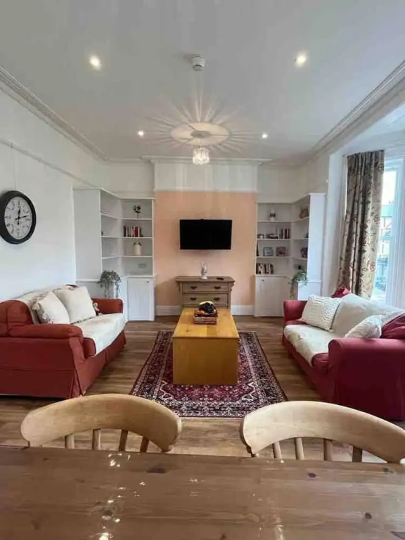 Stunning 4-bed Apartment in Cambridge