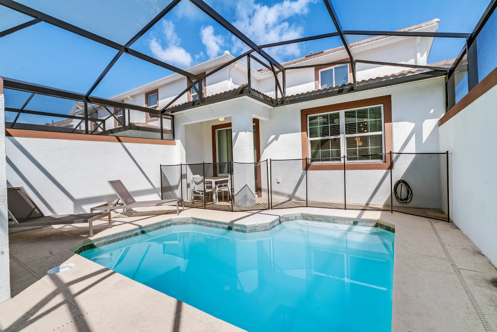 5 Bedrooms 4 Bathrooms Storey Lake 4824 Ml