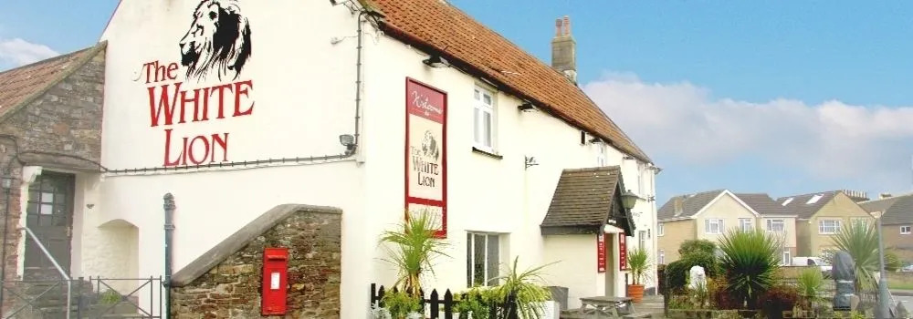 The White Lion Hotel with Free Parking, 1 Minute Walk to Yate Shopping Centre & Onsite Italian Restaurant