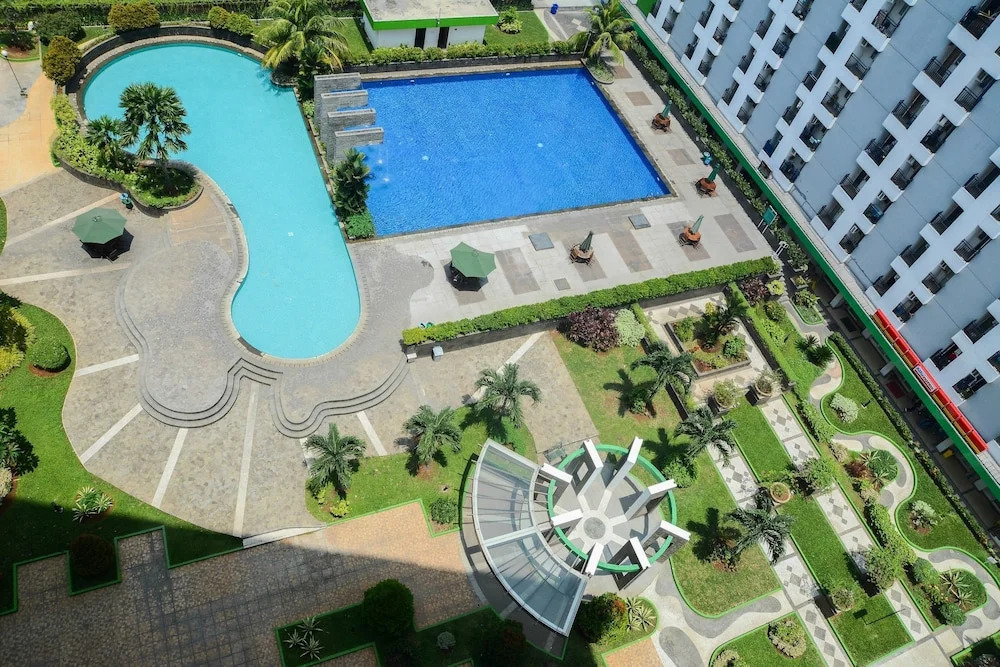 Parquette Studio Green Lake Apartment near Ciputat By Travelio