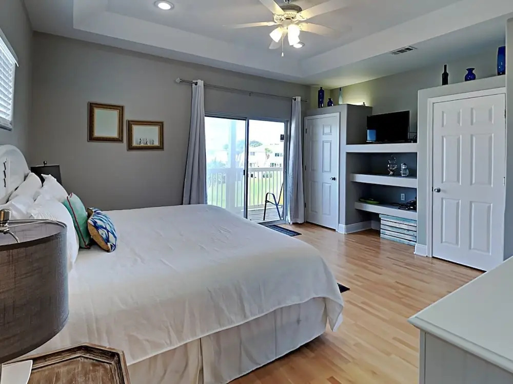 Sandpiper Cove #4213 by Southern Vacation Rentals