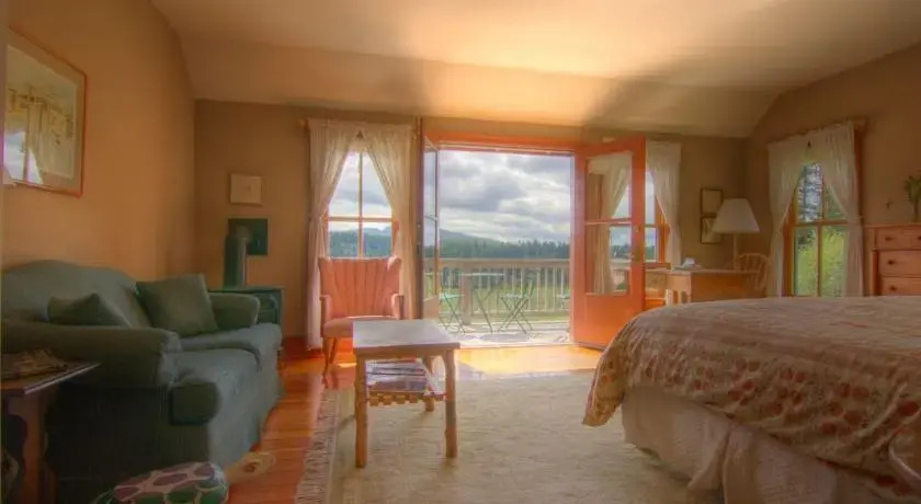 Turtleback Farm Inn