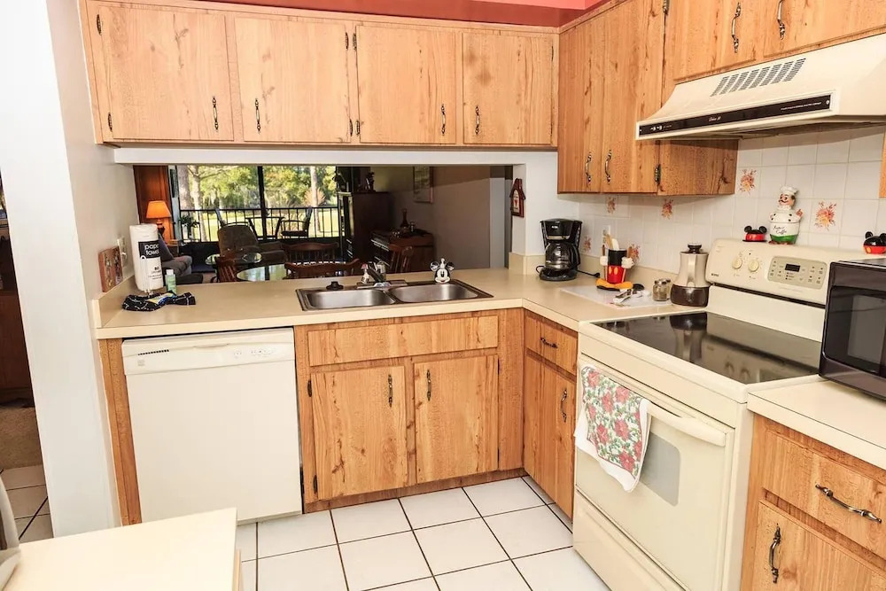 Golf Course View 2 Bedroom 2 Bath Condo!