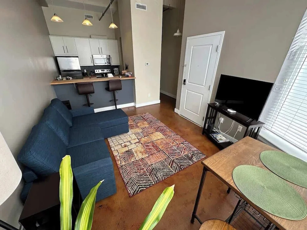 Chic Walkable apt With Rooftop Views