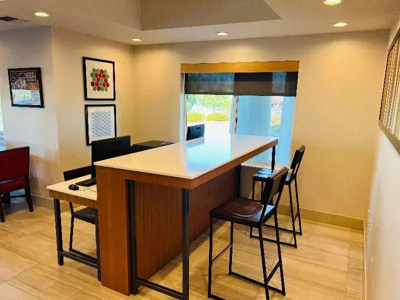 Holiday Inn Express & Suites Salinas