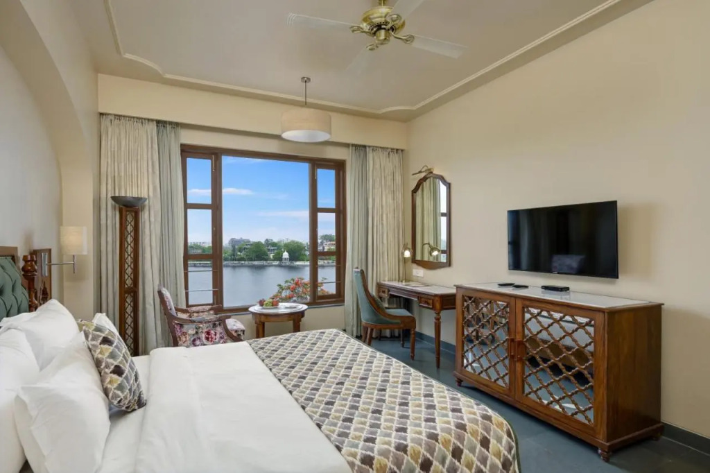 Brahma Niwas - Luxury Lake View Hotel with Infinity Pool, Udaipur