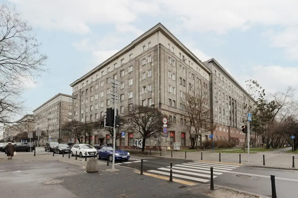 Warsaw 2 Bedrooms Apartment by Renters