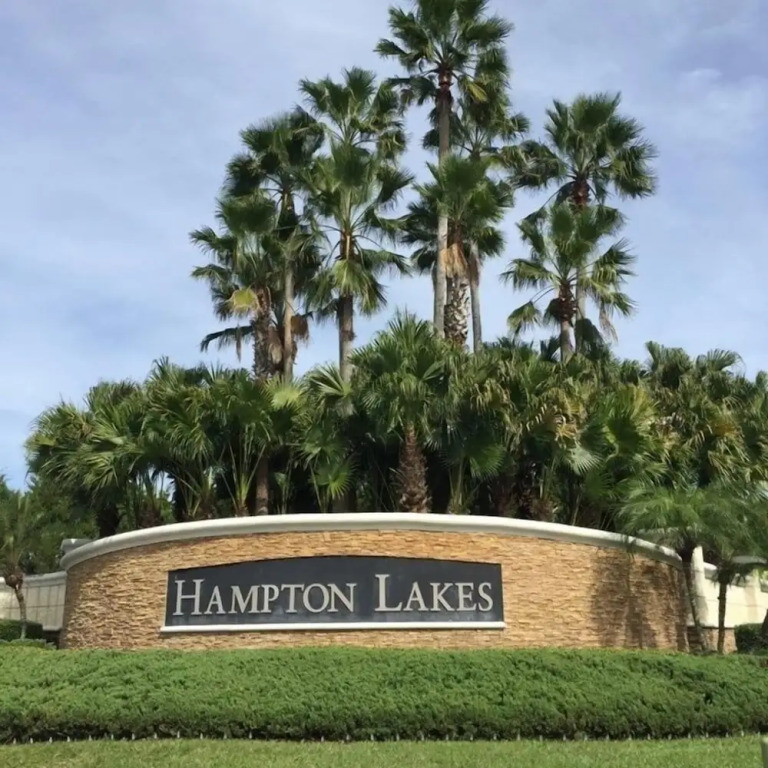 Hampton Retreat 5 Bedroom Home by RedAwning