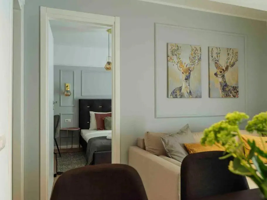 Bright 2BR Apartment - Top Location - City Balcony