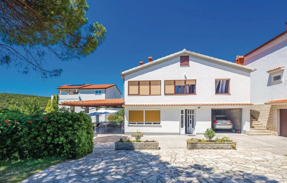 Amazing Home in Kampor With Wifi and 5 Bedrooms