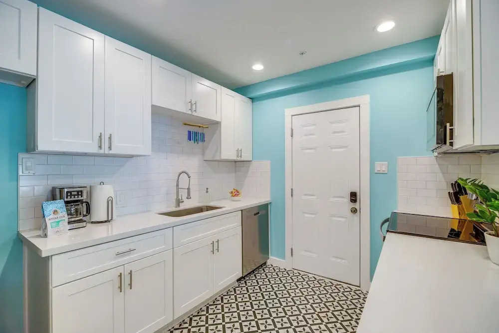 Central Houston Apartment w/ Furnished Patio!