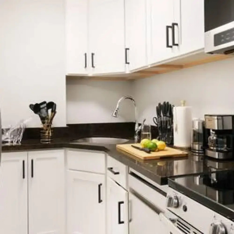 73-208 New 2BR 2bath UWS Doorman Gym