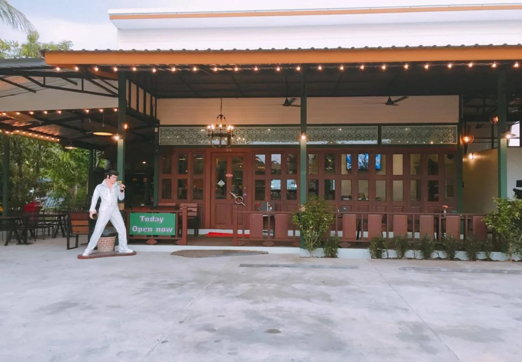 Sunday J Resort & Restaurant
