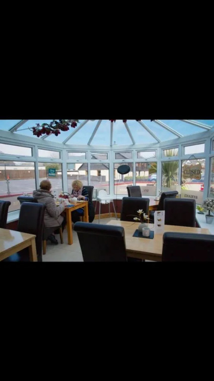 Crossvilla Guest House & Tea Room