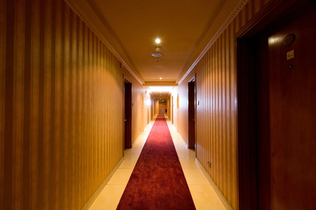 Victoria Crown Plaza Hotel