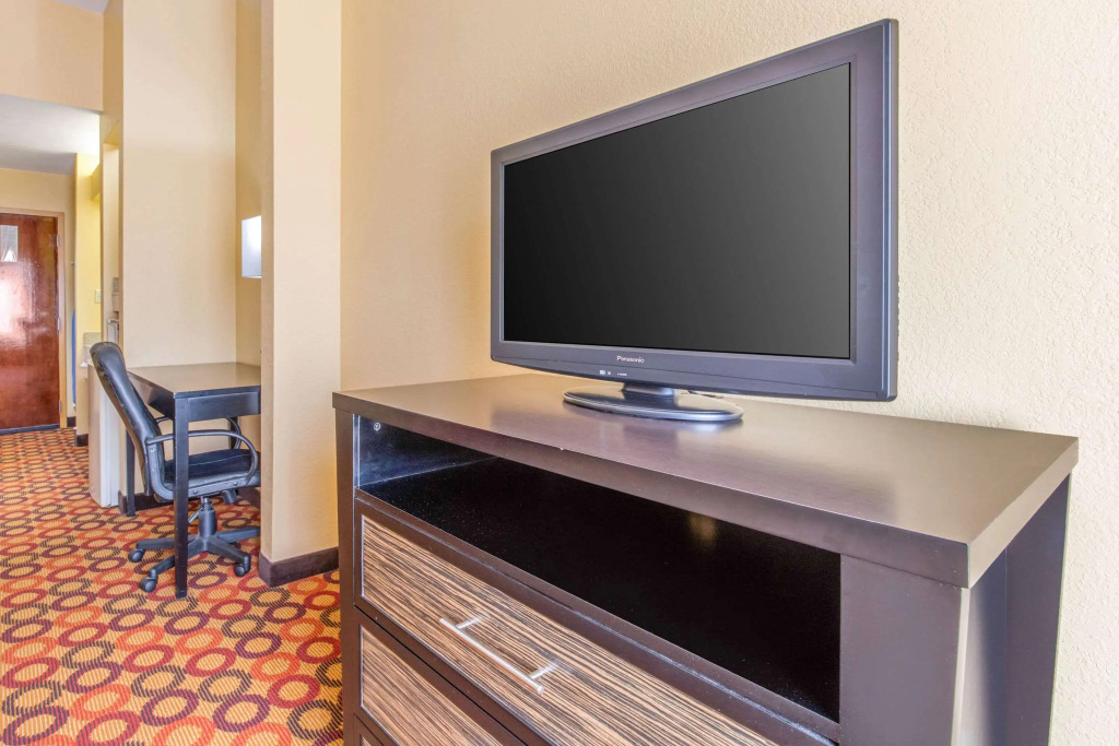 Quality Inn & Suites Montgomery East Carmichael Rd