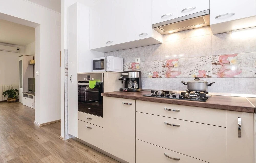 Amazing Home in Jurdani With Wifi and 3 Bedrooms