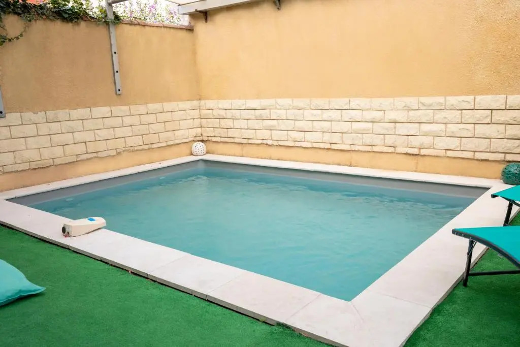 Villa de 200 m2 avec piscine proche du centre-ville
