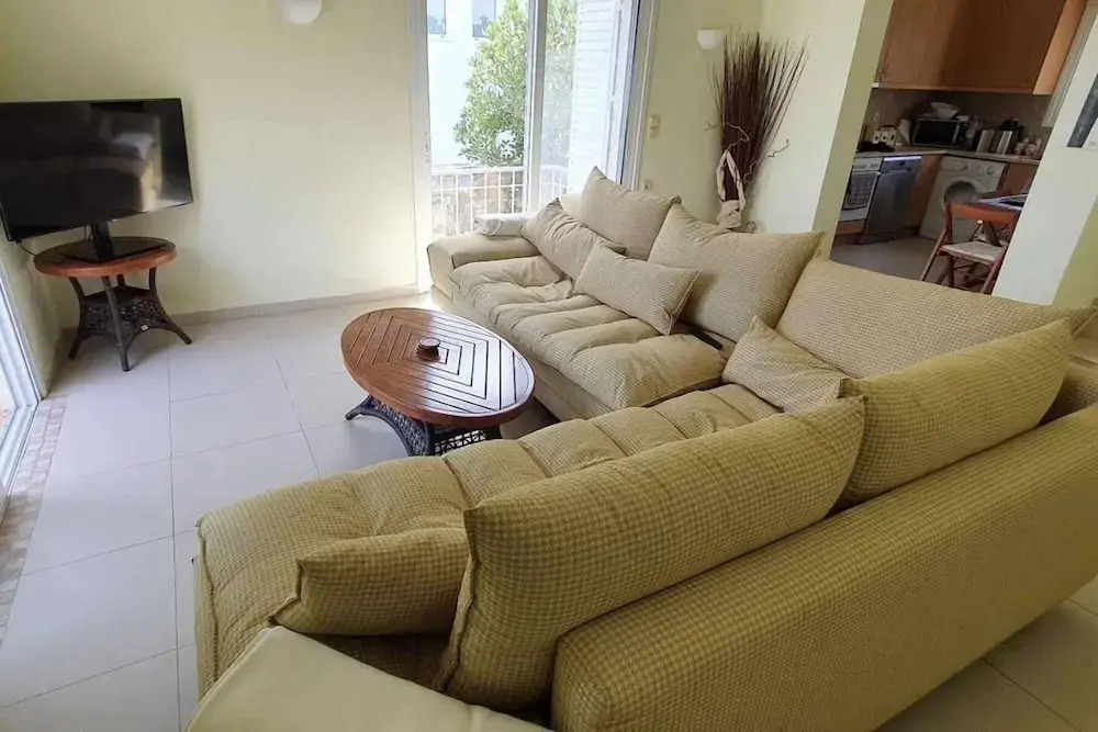 Plaka-sleeps4-parking-pool-hottub-seaviews