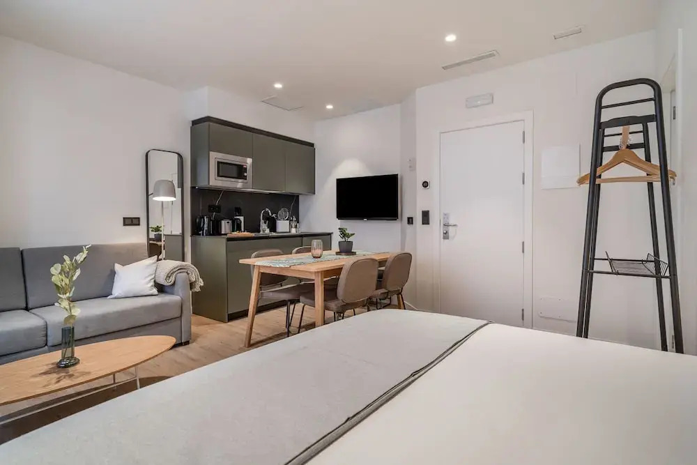 Limehome Vitoria Palacio de los Álava-Velasco