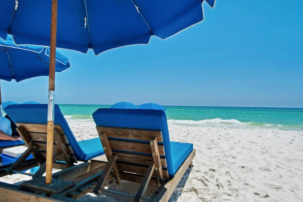 AQUA RESORT! Beachfront, 3 BR Condo! 2BR Beach Front! Sleeps 7! Free Beach Chairs