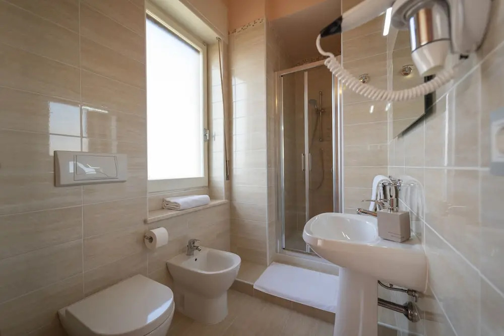 Budget Rooms Carbonazzi 17