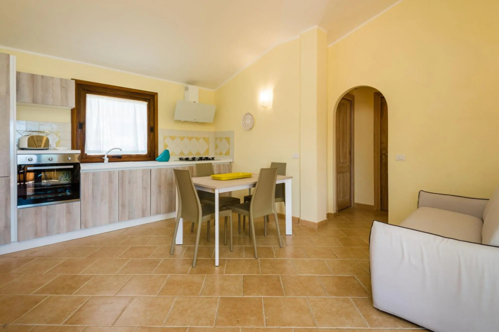 It has 3 bedrooms ( two double and one with two single beds ), two bathrooms, living room, kitchen,-PERLACEA 34