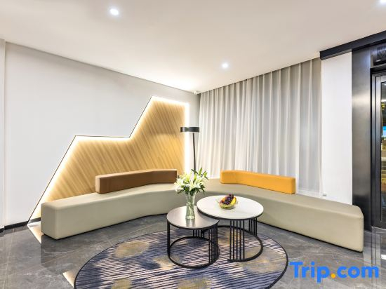 IU Hotel (Baodingxiong County)