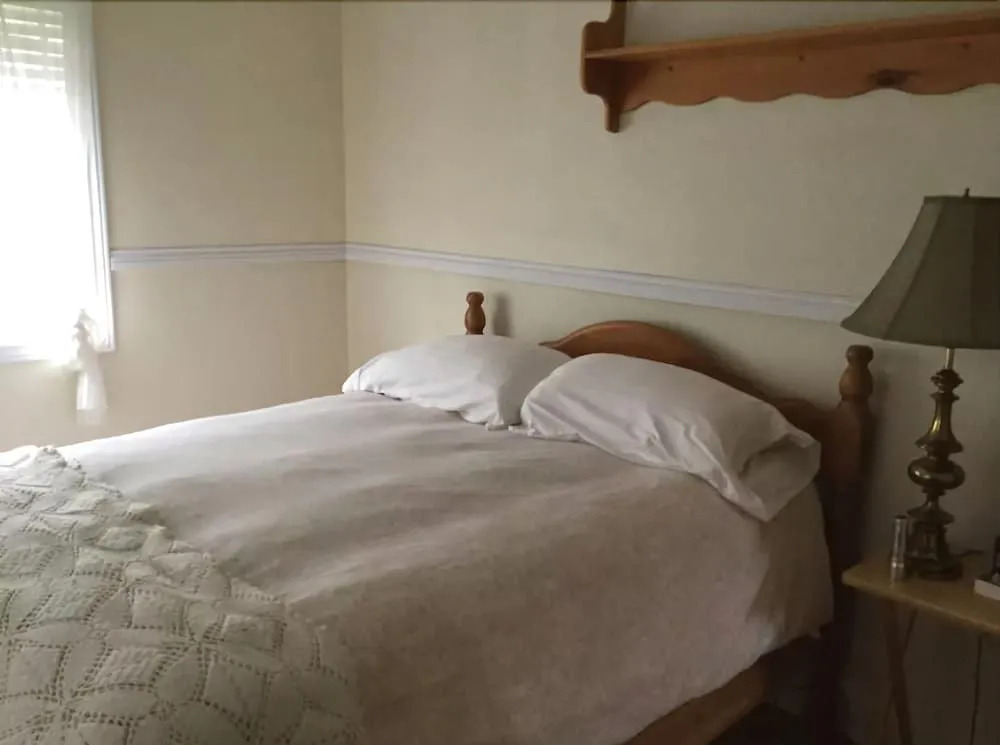 Salmon Pool Inn
