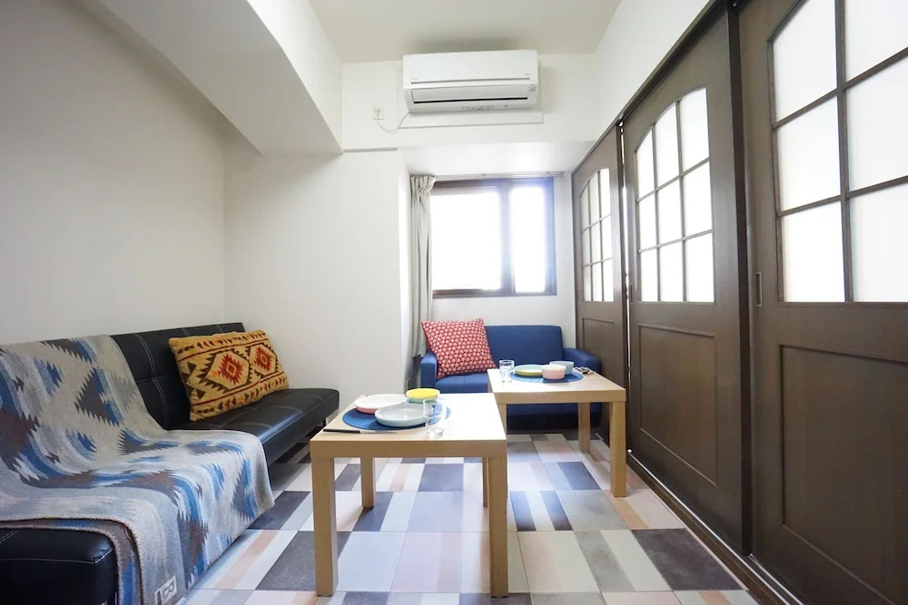 Terry's Apartment Shinsaibashi East I G13B