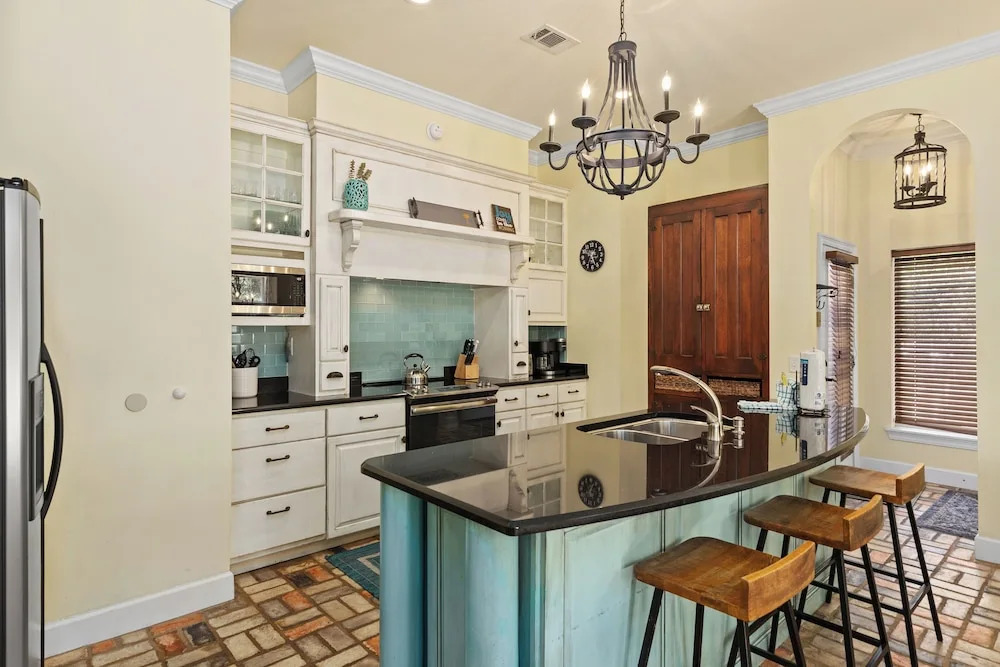 West PCB Upscale Home w/ Splash Pool, Close to Beach, 3BR+Bunkroom, Golf Cart