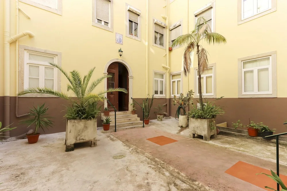 Charming Avenida by Homing