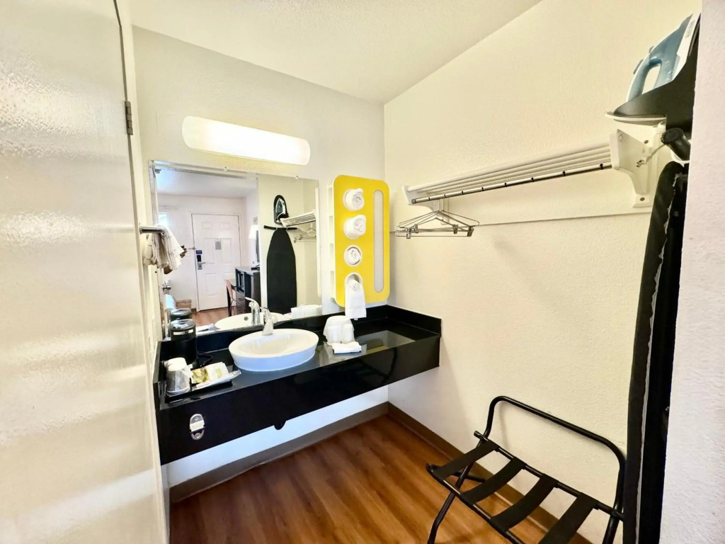 Motel 6-Bellflower, CA - Los Angeles