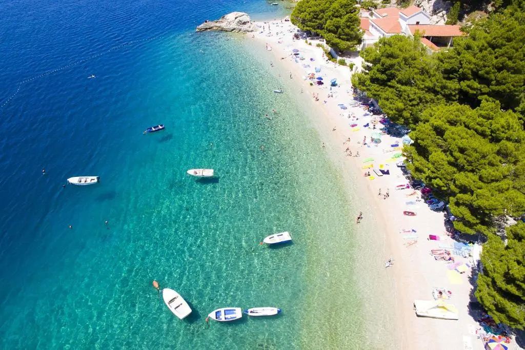 Apartments by the sea Brela, Makarska - 18814