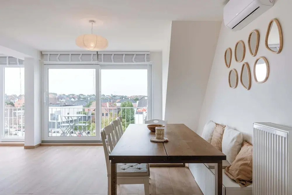 Modern Apartment With Balcony Near City Center