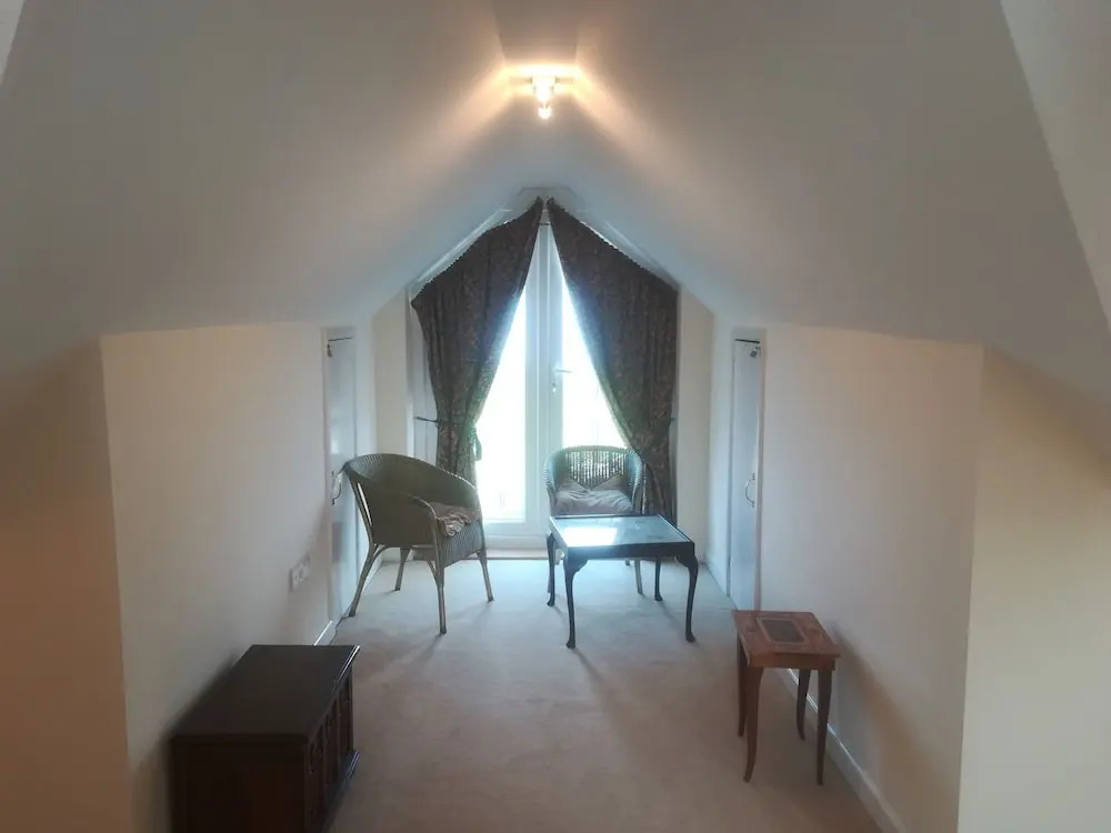 Westmead. Chalet Bungalow