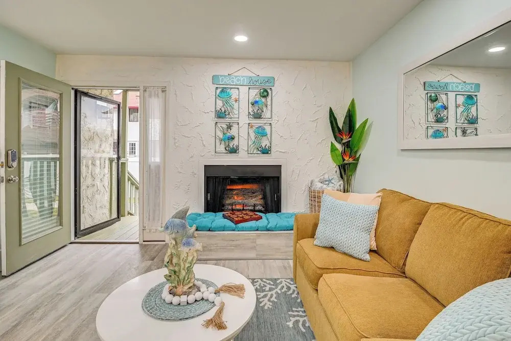 Cozy Myrtle Beach Getaway: 1 Block to Ocean!