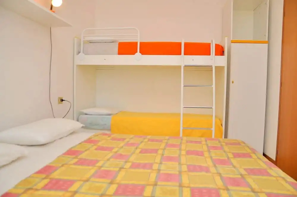 Well-equipped 1 Bedroom Flat for up to 5 Guests