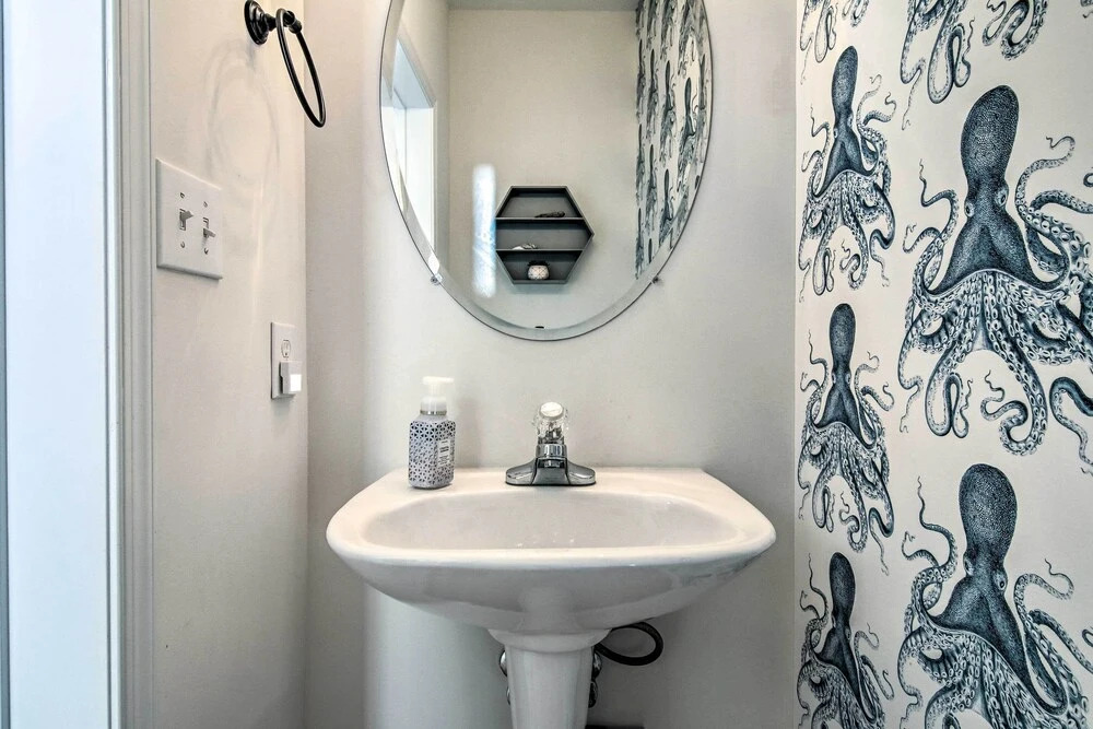 2 Mi to Bethany Beach: Condo w/ Deck & Pool Access
