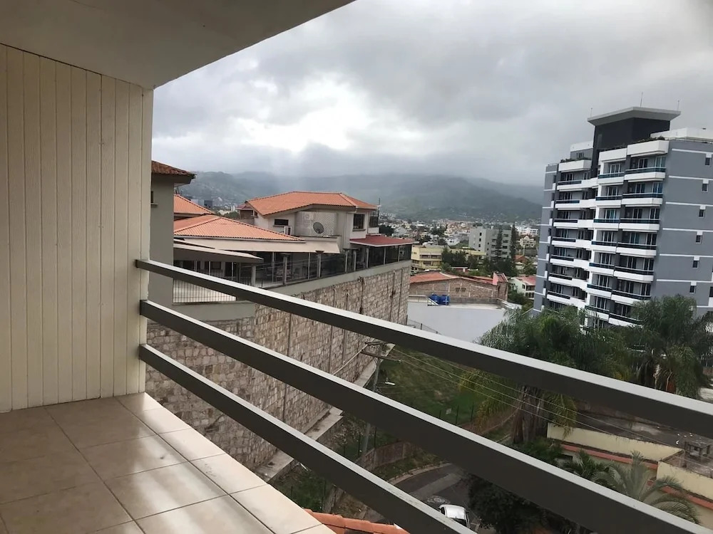 Lomas Apartments & Private Rooms