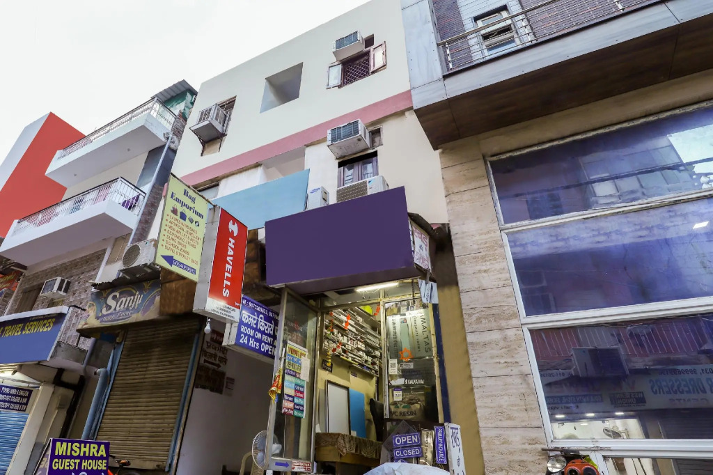 OYO Flagship 74558 Mishra Guest House