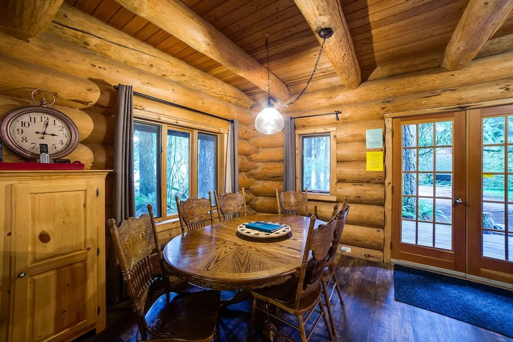 10SL - Real Log Cabin - WiFi - SLEEPS-8