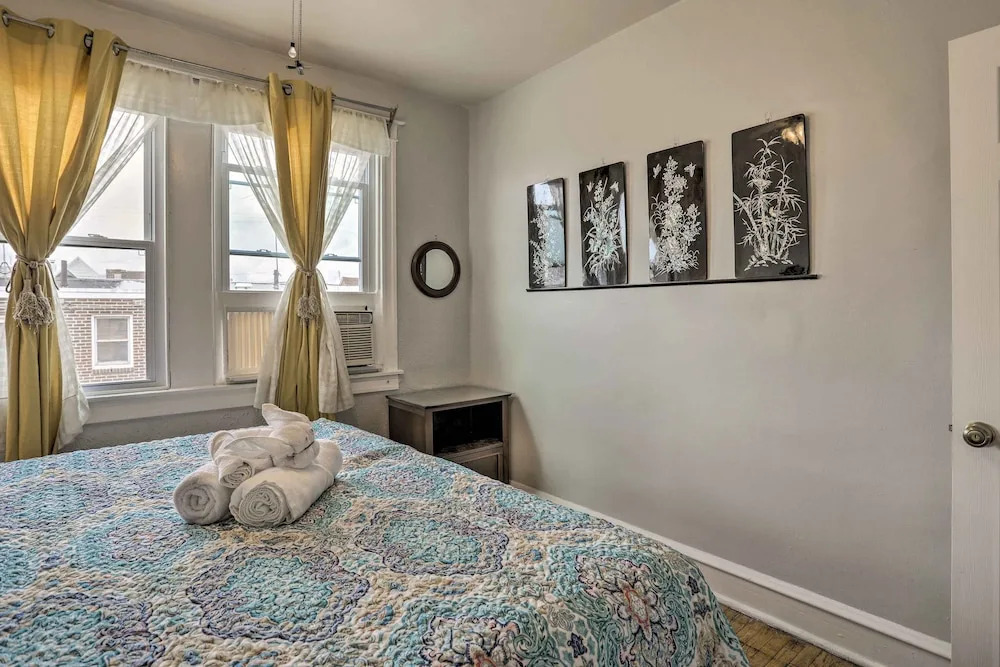 South Philly Townhome: 3 Mi to Center City