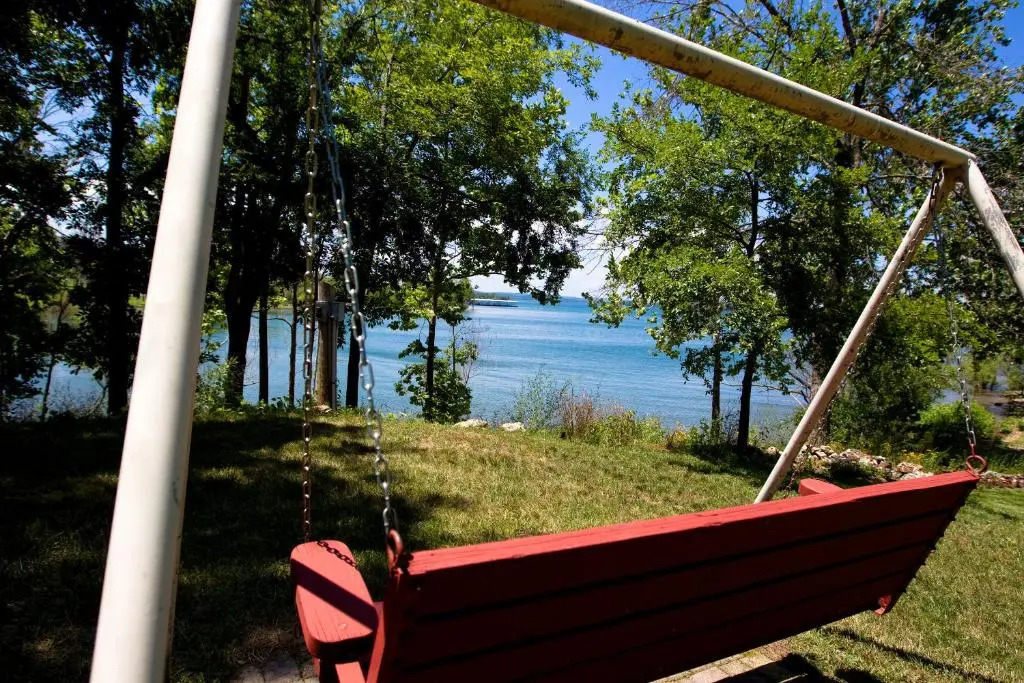 2 bdr Suite Right on Lake Tablerock Near Big Cedar Lodge Red Bud Cove