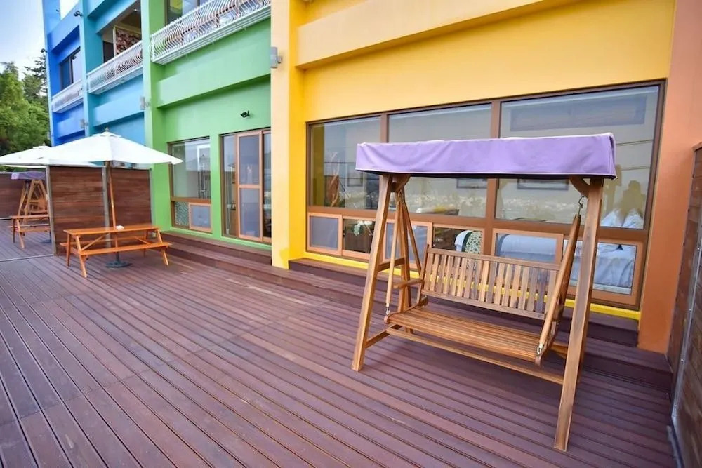 Rainbow Hill House彩虹山舍