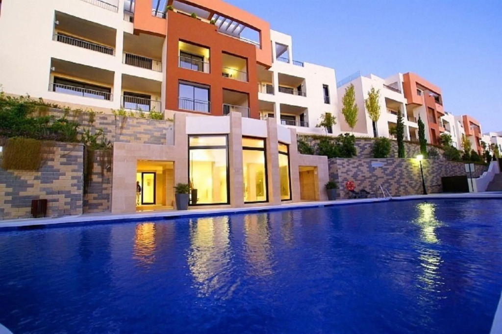 Luxurius Penthouse with Large Terrace and Spa